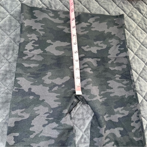 Spanx Leggings Women Large look at me now Camouflage Gray Black slimming  B28 - Picture 7 of 10